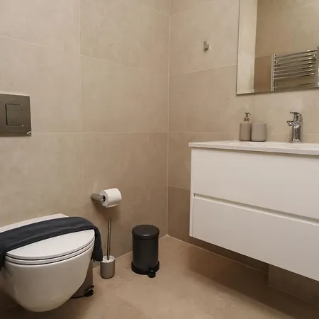 Apartment Center 2br Flat, 26th Floor View, Pool & Gym *