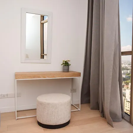 Center 2br Flat, 26th Floor View, Pool & Gym Nicosia