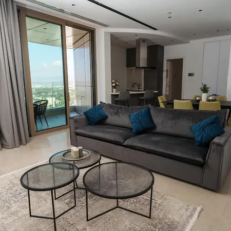 Center 2br Flat, 26th Floor View, Pool & Gym Apartment