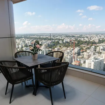 Center 2br Flat, 26th Floor View, Pool & Gym Apartment *