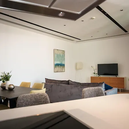 Center 2br Flat, 26th Floor View, Pool & Gym *